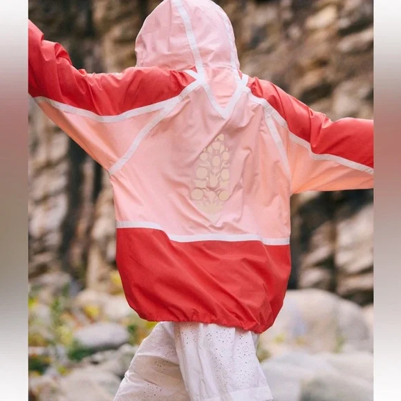 FP movement care like the wind logo jacket - Picture 3 of 9